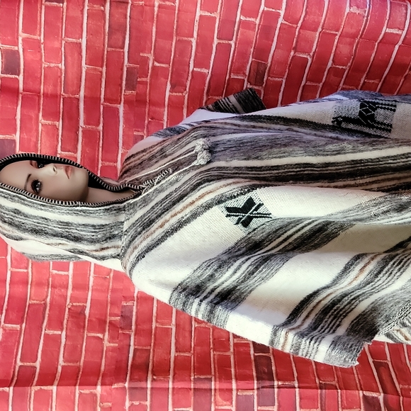 Classic Alpaca wool Hand made Poncho from Peru - unisex REVERSIBLE - Picture 8 of 16